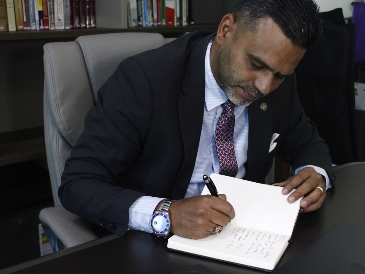 Dr. Pérez Negrón en cátedra